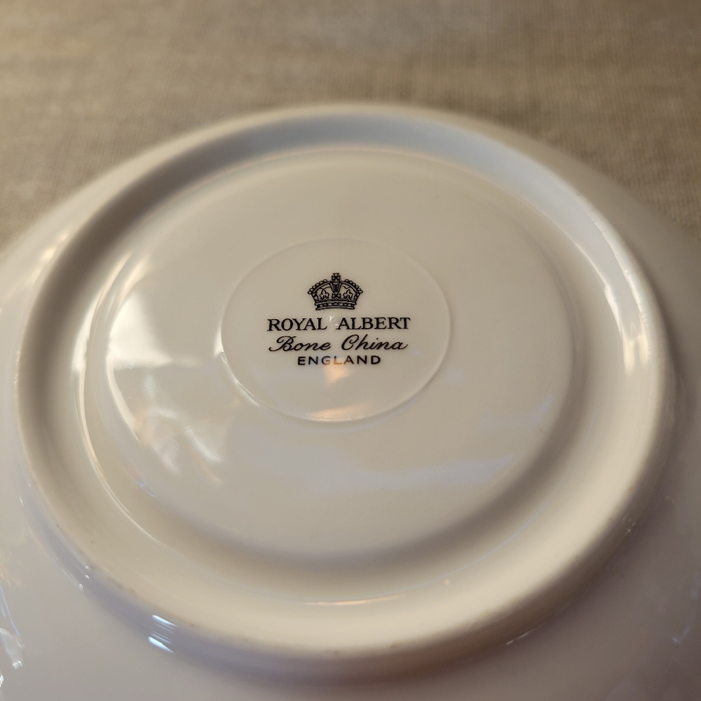 Royal Albert Blue Rose Teacup and Saucer(T8) - Picture 6 of 7